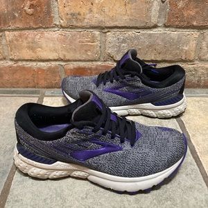 Brooks Adrenaline GTS 19 Grey Purple Black Running Womens Size 8. 1202841B028